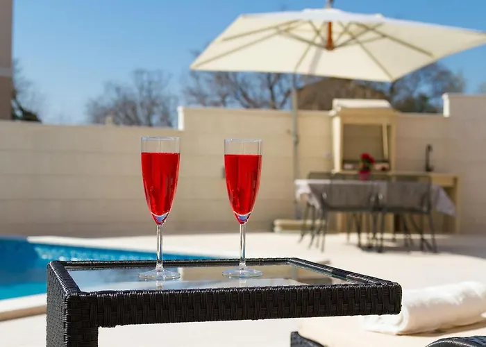 Nyaraló Miceli Póla